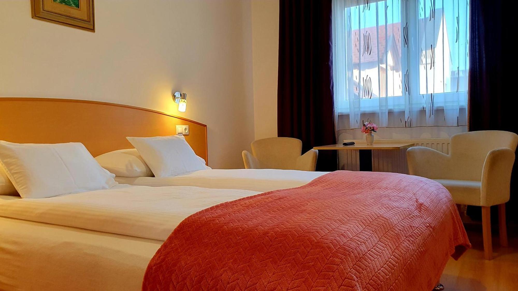 Eva Panzio Hotel Sárvár Buitenkant foto