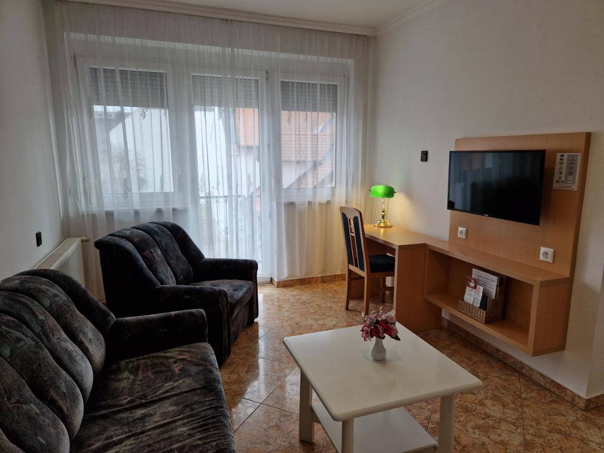 Eva Panzio Hotel Sárvár Buitenkant foto