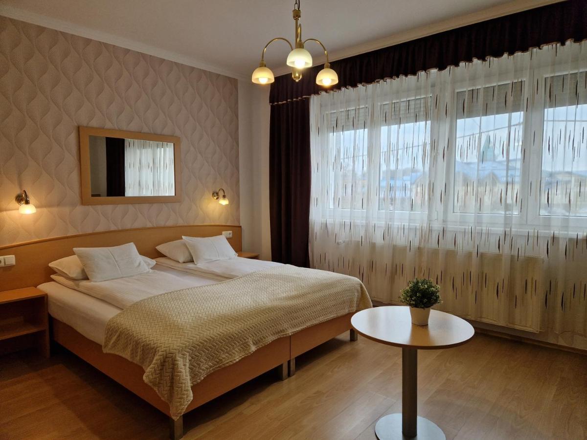 Eva Panzio Hotel Sárvár Buitenkant foto