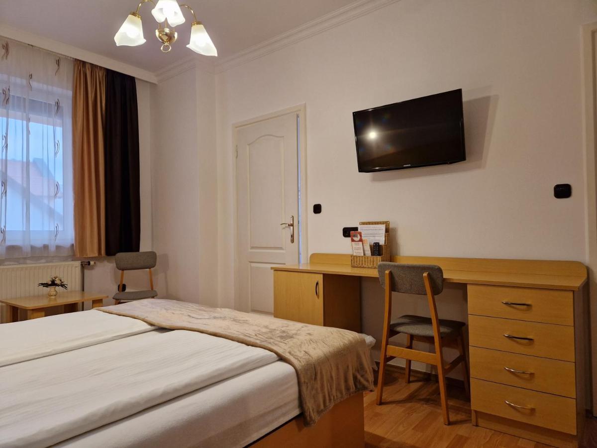Eva Panzio Hotel Sárvár Buitenkant foto