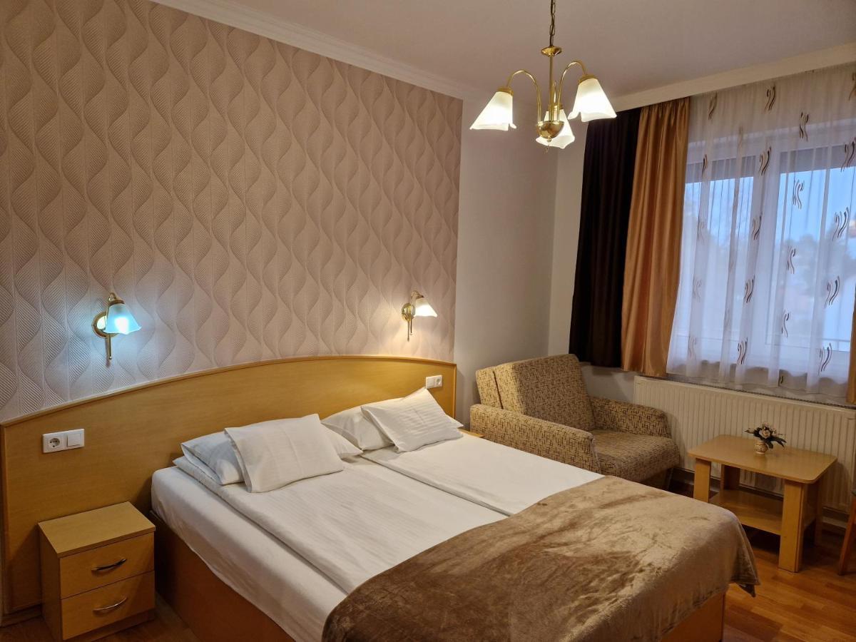 Eva Panzio Hotel Sárvár Buitenkant foto